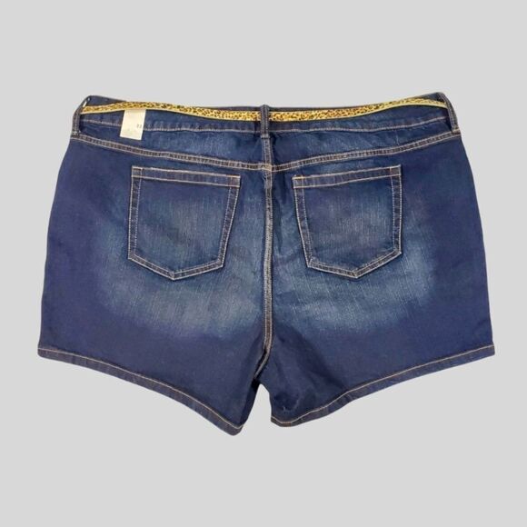 TORRID PLUS SIZE DENIM LOW RISE SHORTS - Picture 9 of 12